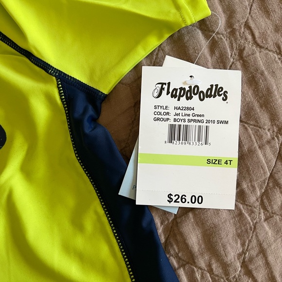 Kids Rash guard 4T - Picture 2 of 3